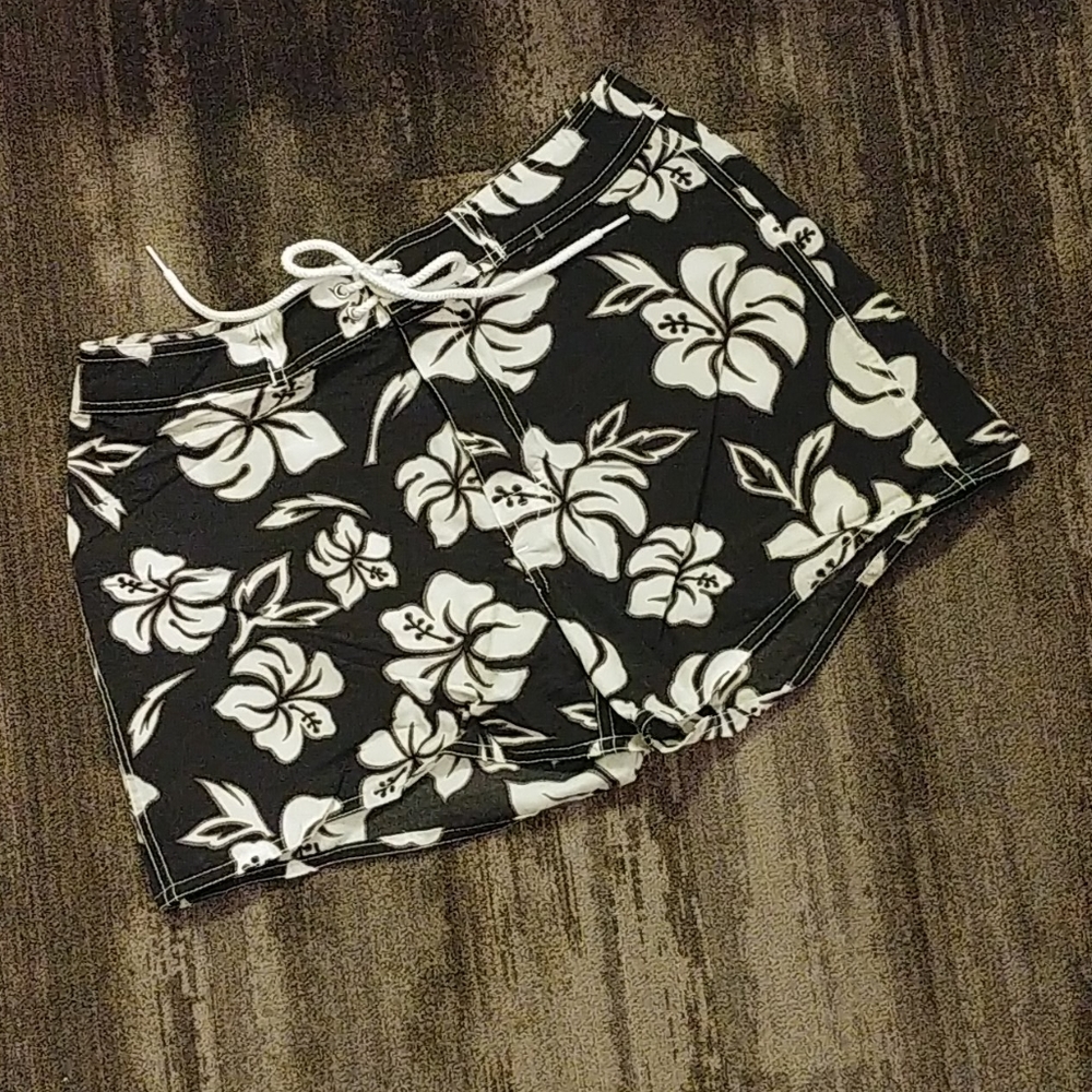 Juniors.com board shorts